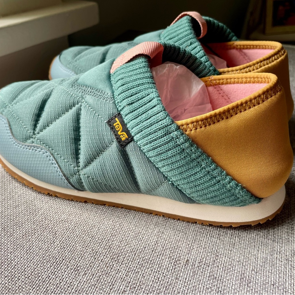 Teva ReEmber Quilted Slip-On Slippers - brand new! 🌟